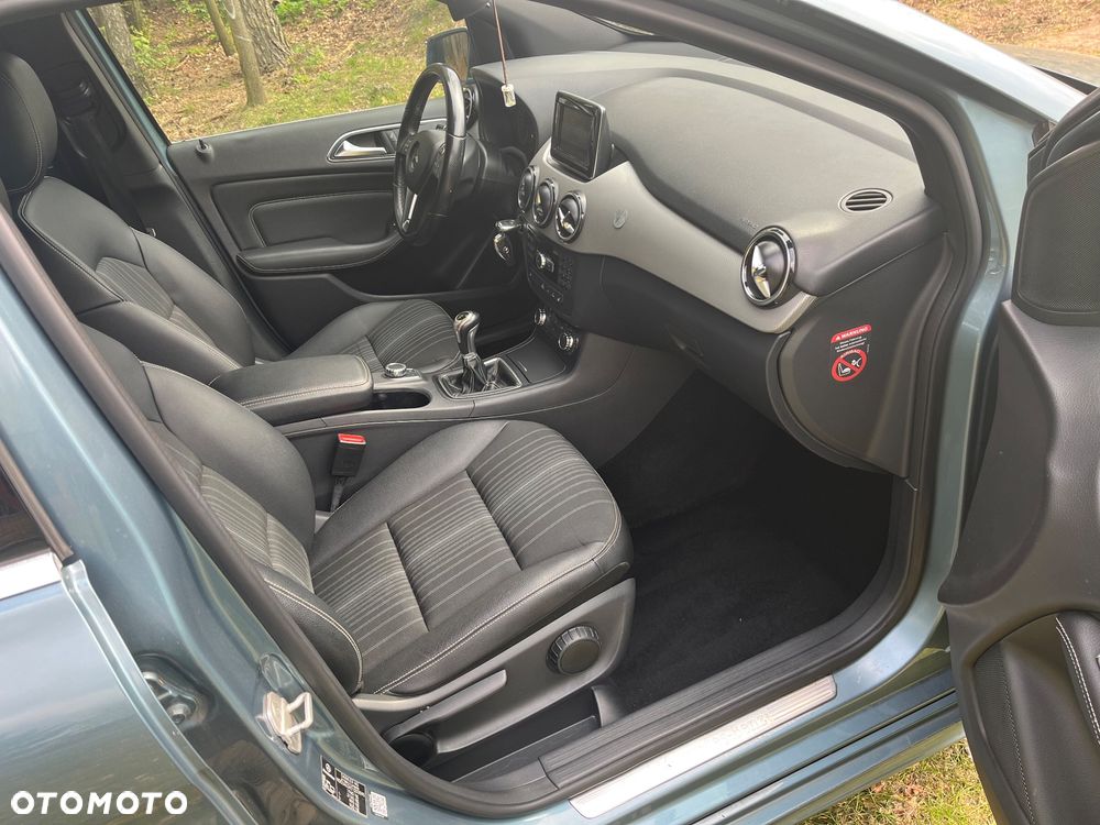 Mercedes-Benz Klasa B 180 Edition - 11