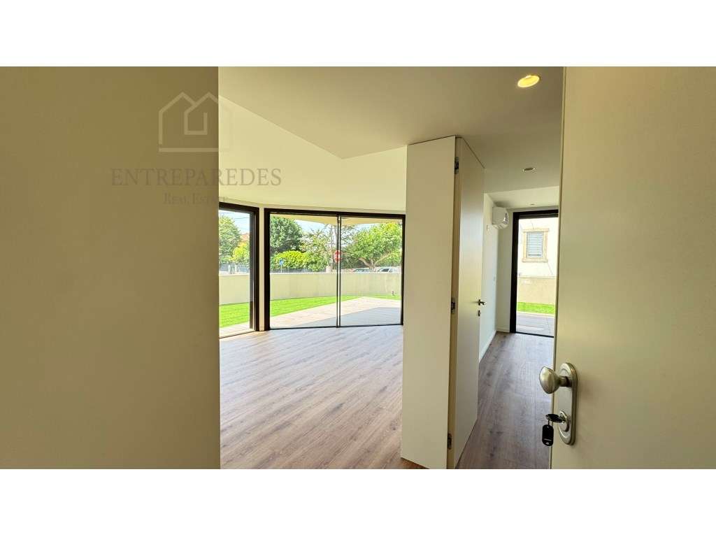 Apartamento T1 Novo com jardim, estacionamento e arrumo para compra... - Grande imagem: 3/38