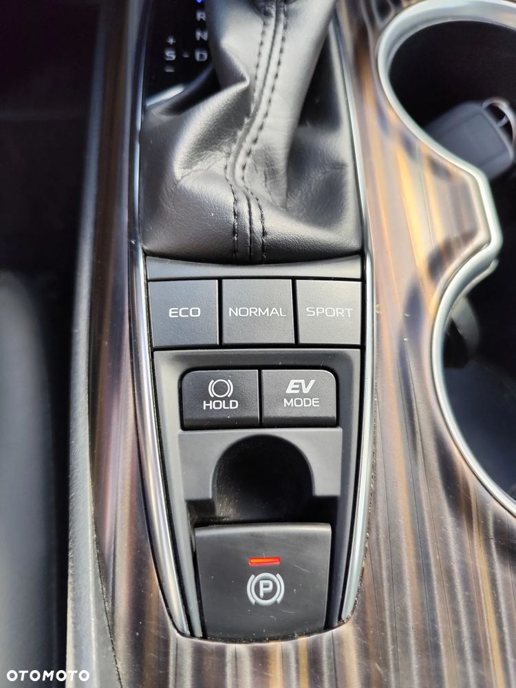 Toyota Camry 2.5 Hybrid Executive CVT - 24