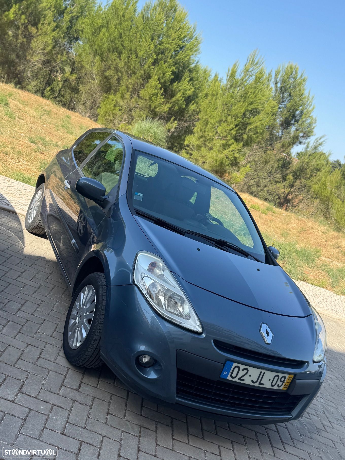 Renault Clio 1.2 16V Confort - 1