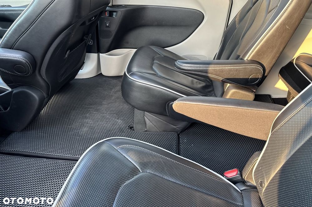 Chrysler Pacifica - 9