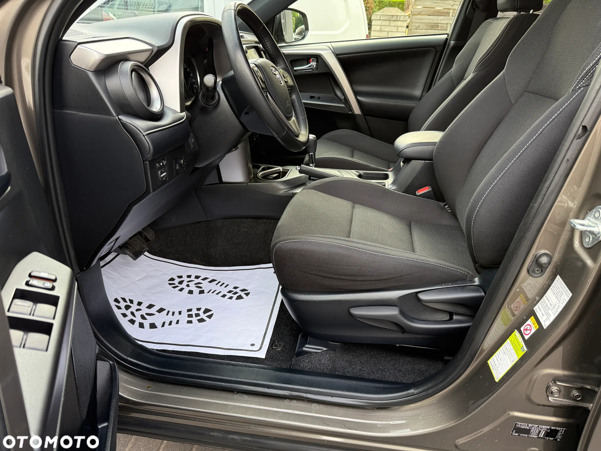 Toyota RAV4 Hybrid Premium 4x2 - 18