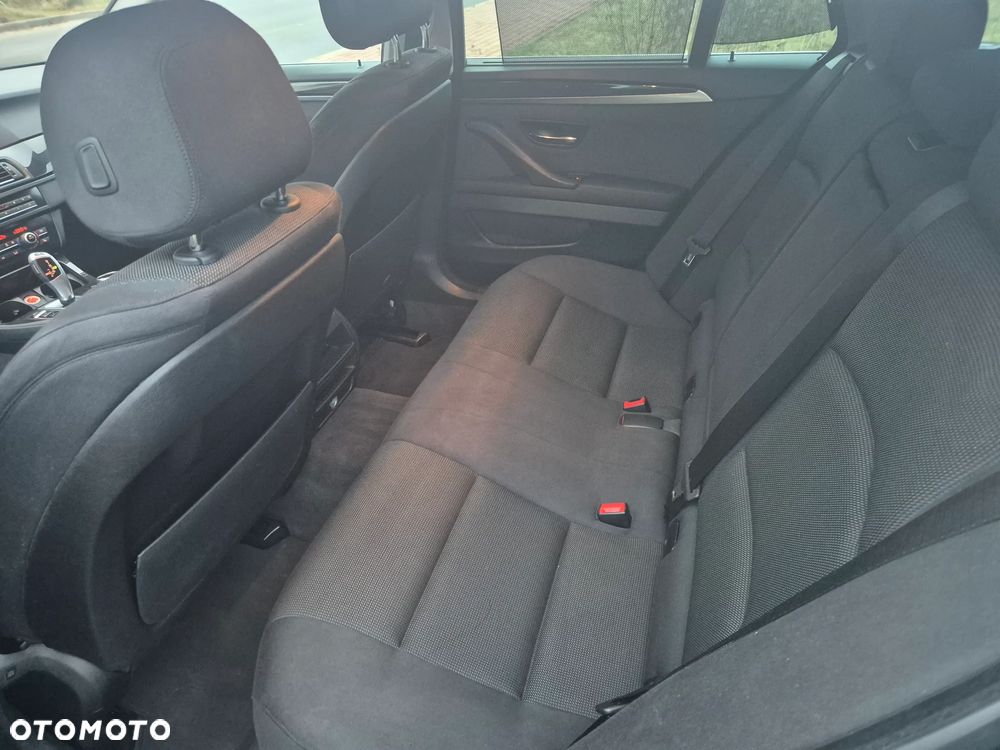 BMW Seria 5 525d xDrive Sport-Aut - 20