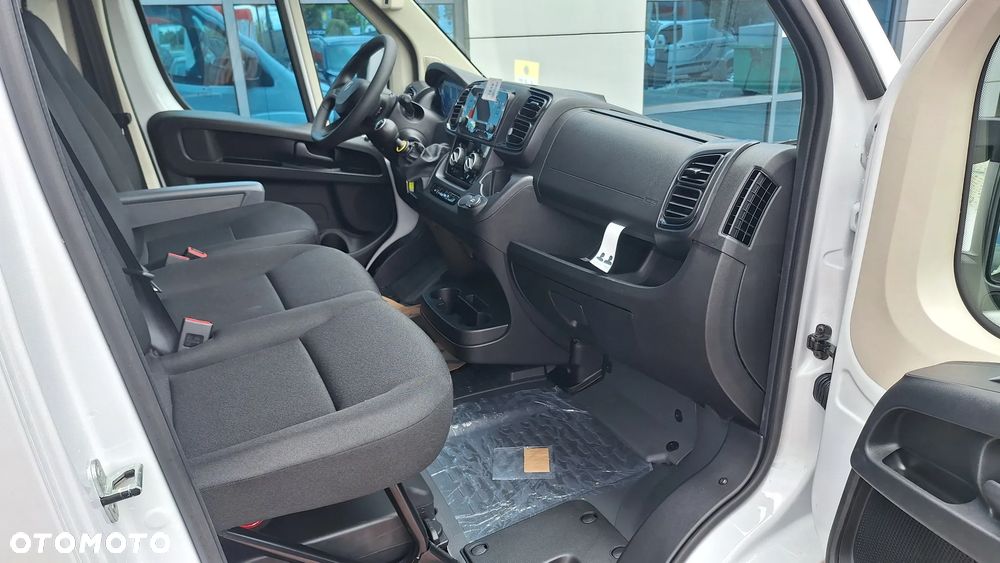 Peugeot Boxer Furgon L2H2 3.3T  Diesel 2.2 140 KM Manual - 5