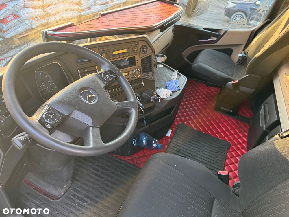 Mercedes-Benz Actros - 5