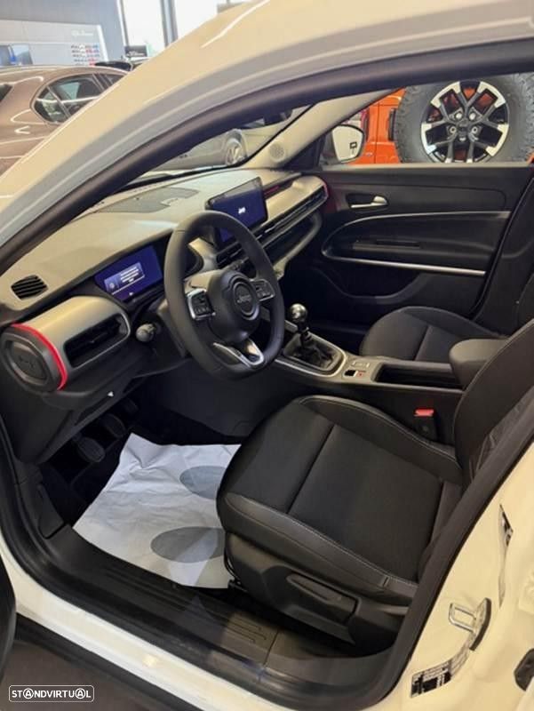 Jeep Avenger 1.2 GSE T3 Summit - 11