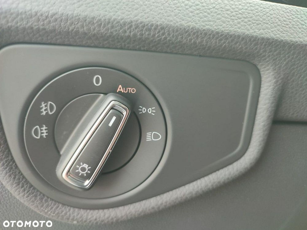 Volkswagen Touran - 27