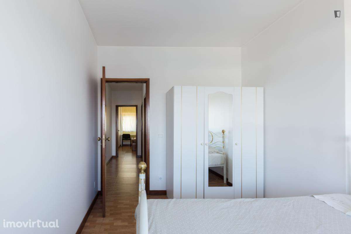 Quarto - localizado em Pedrouços Porto - Grande imagem: 3/23