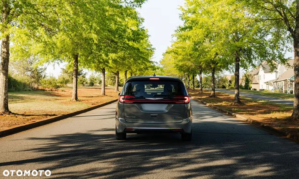 Chrysler Pacifica - 6