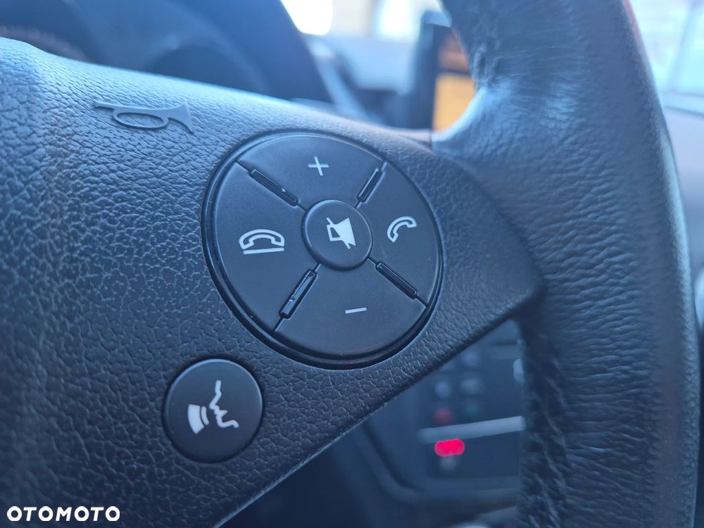 Mercedes-Benz Klasa C 320 T CDI DPF 4Matic 7G-TRONIC Avantgarde - 26