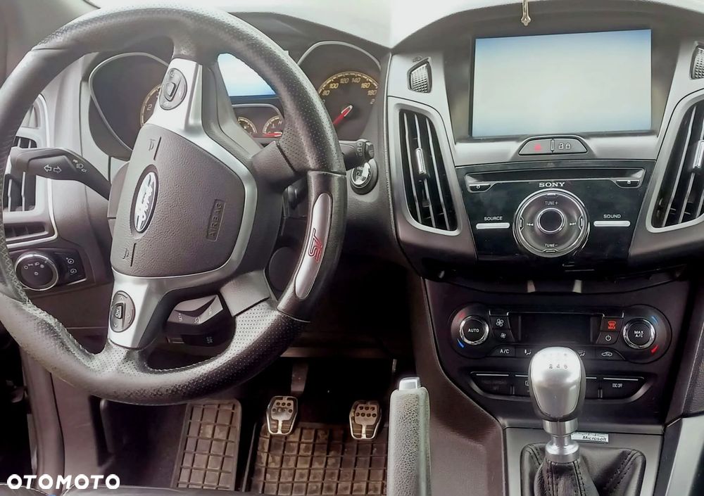 Ford Focus 2.0 EcoBoost ST - 14