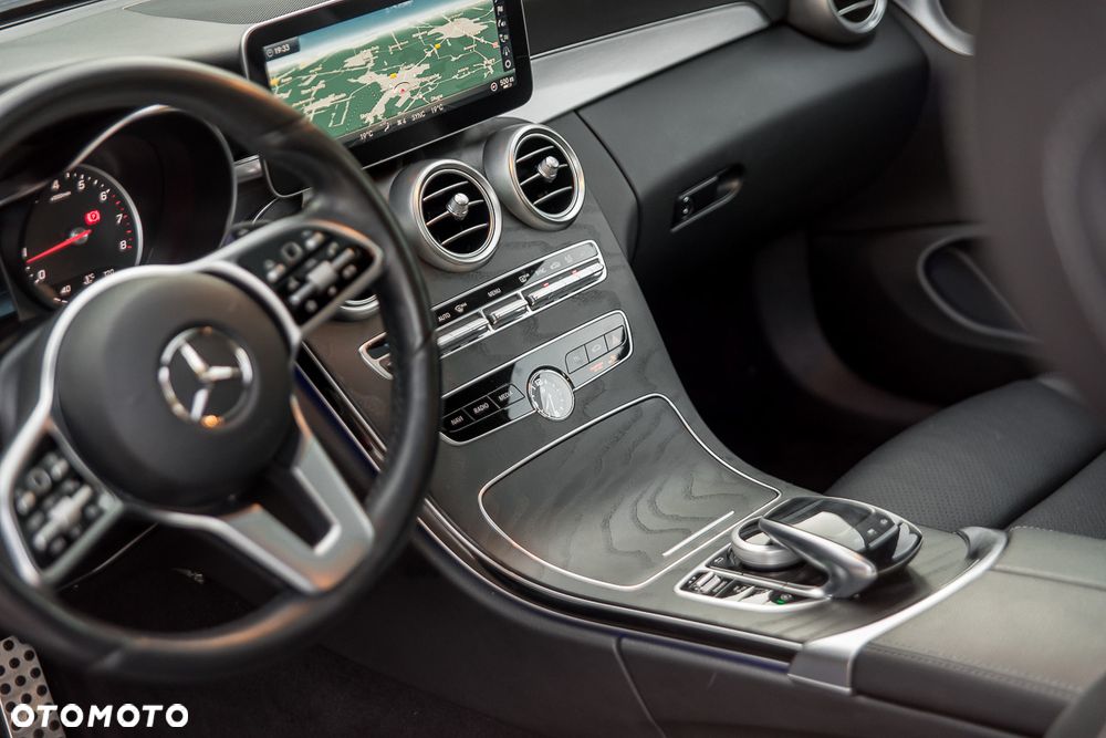 Mercedes-Benz Klasa C 300 9G-TRONIC - 39