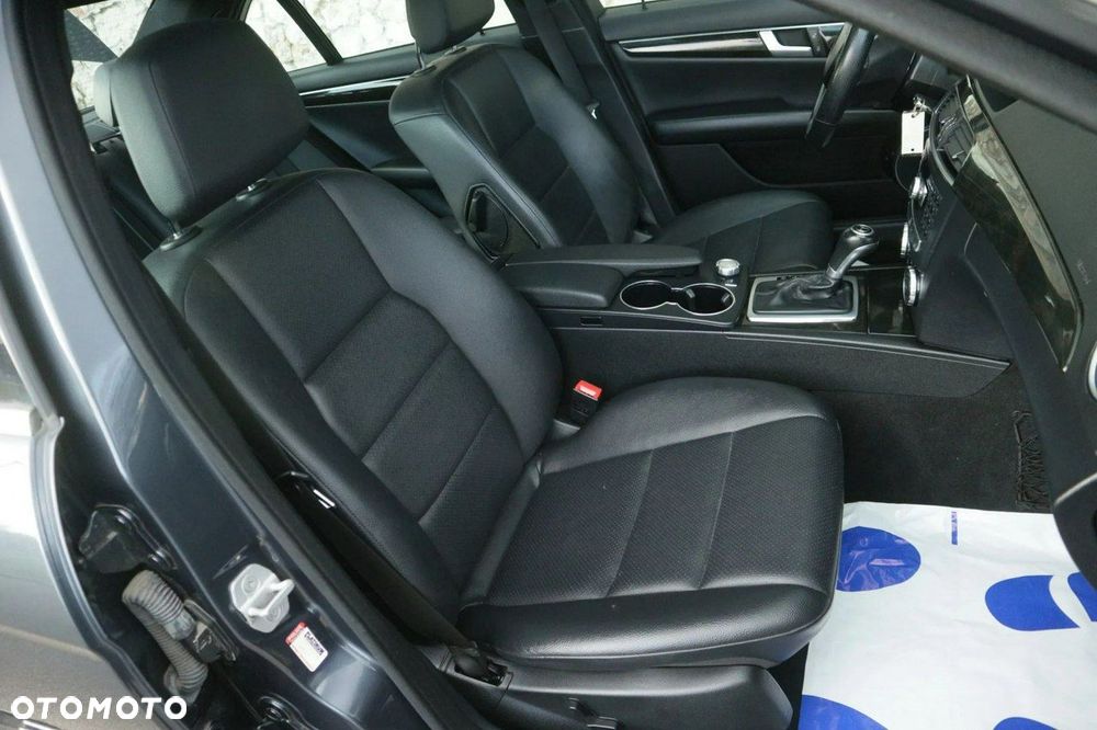 Mercedes-Benz Klasa C 350 BlueEff 4-Matic Avantgarde - 29