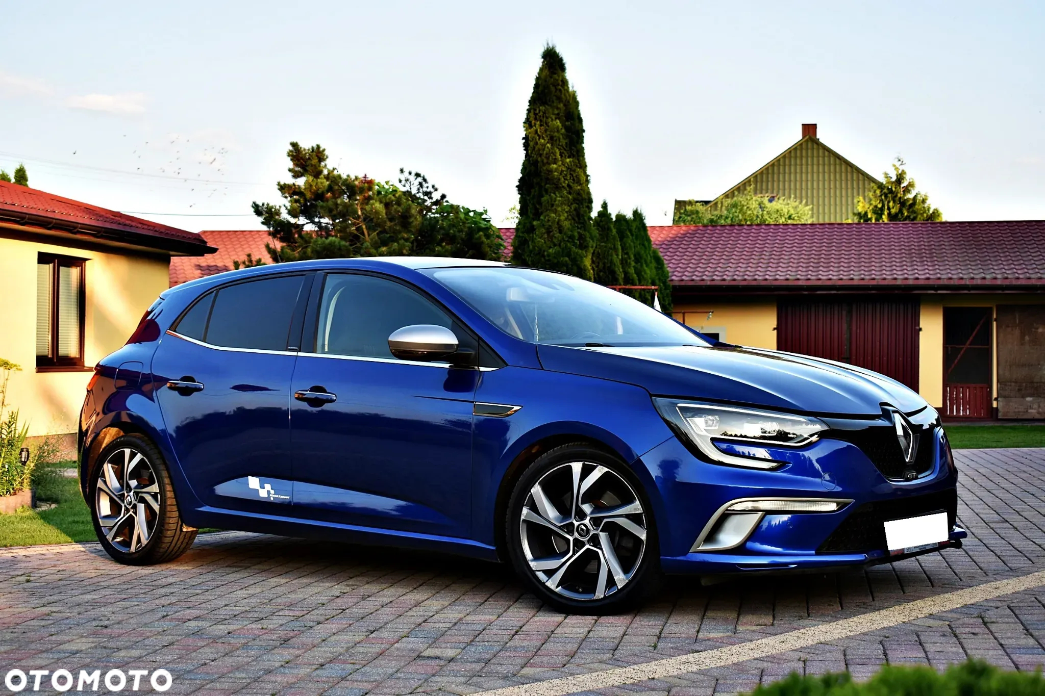Renault Megane ENERGY TCe 205 EDC GT - 9