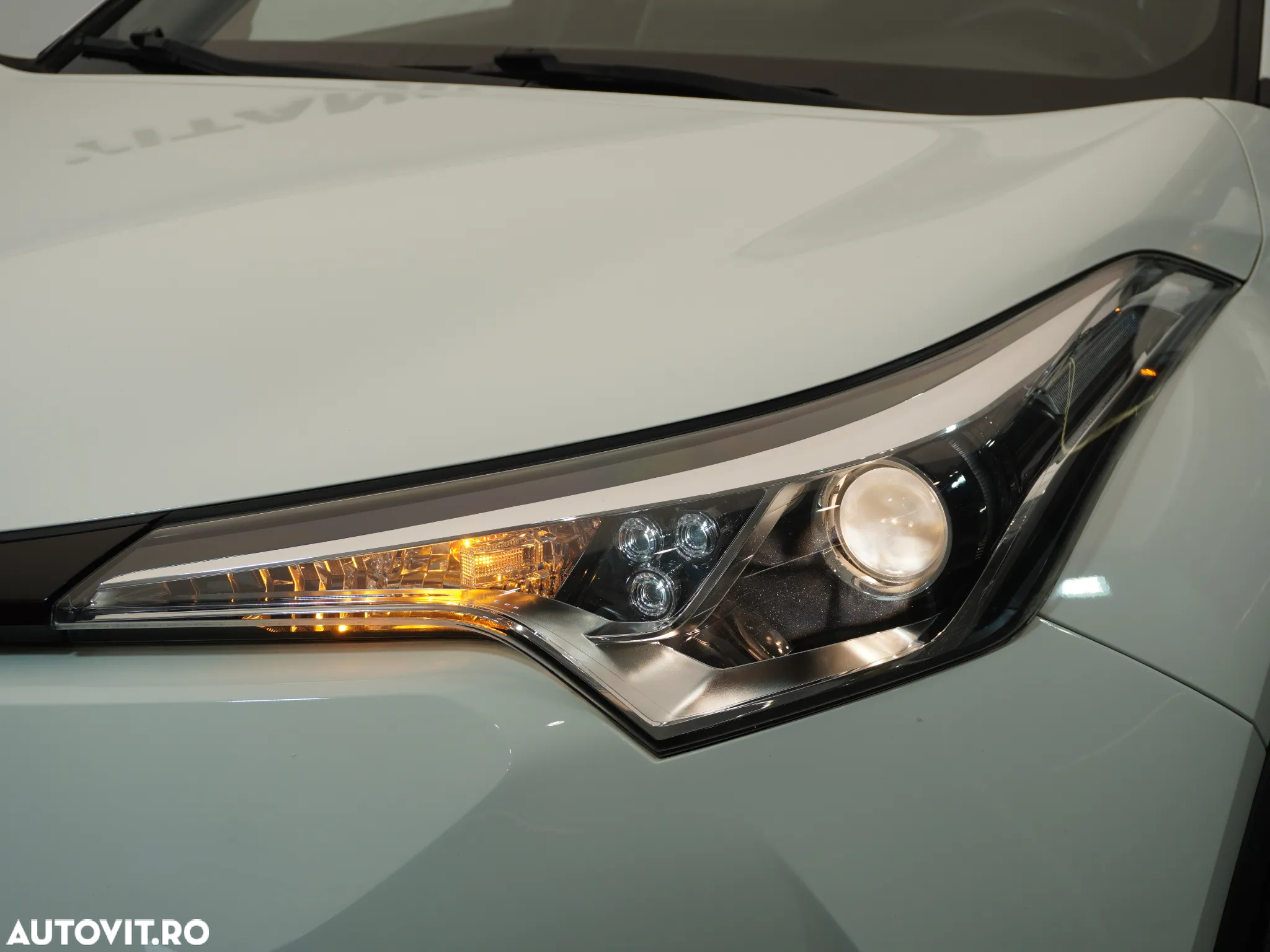 Toyota C-HR 1.8 HSD 4x2 CVT C-ult LED - 15