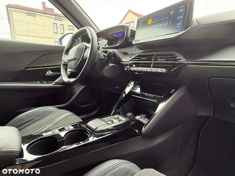 Peugeot 2008 1.2 Pure Tech GPF Allure S&S EAT6 - 21