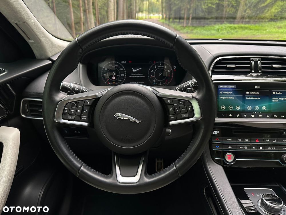 Jaguar F-Pace 25t AWD Prestige - 17