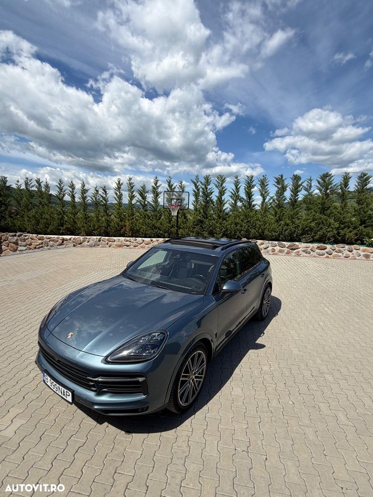 Porsche Cayenne - 1
