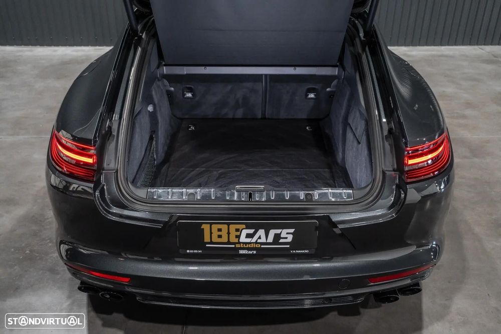 Porsche Panamera 4 E-Hybrid - 53