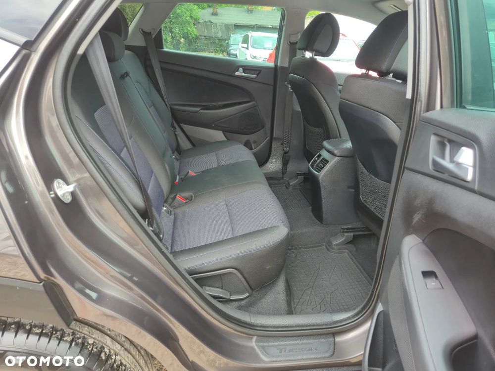Hyundai Tucson 1.7 CRDI BlueDrive Style 2WD - 17