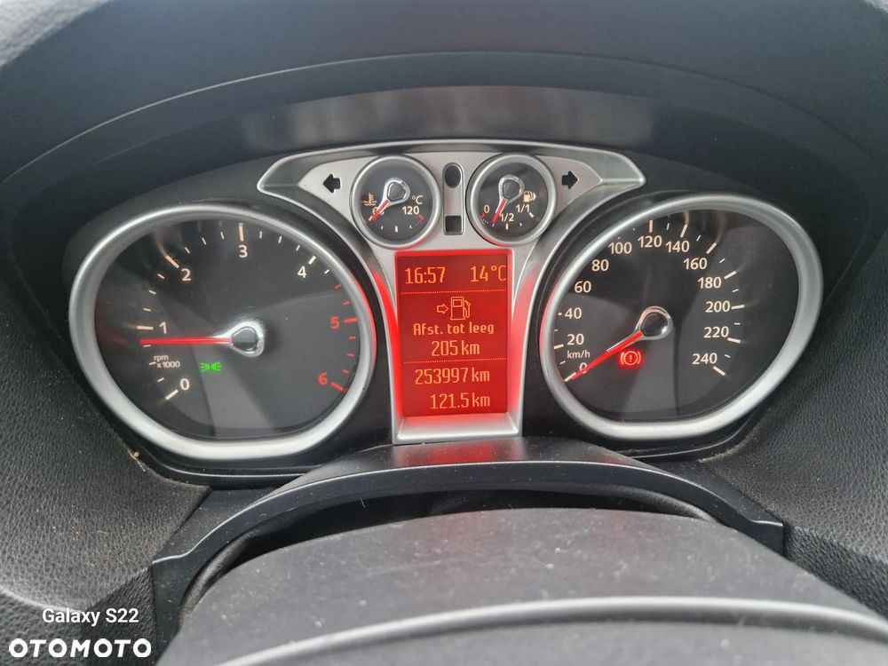 Ford Kuga - 17