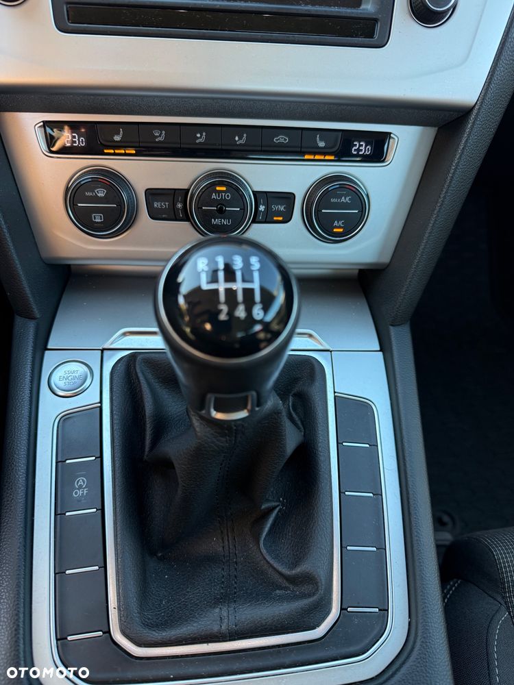 Volkswagen Passat - 17