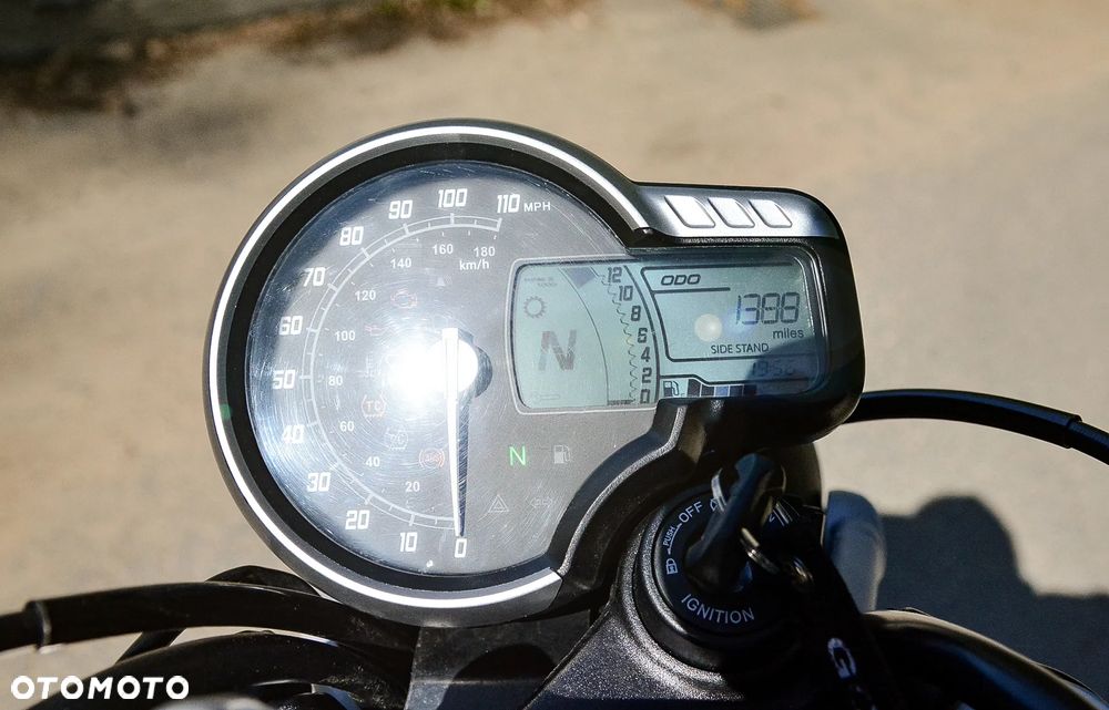 Triumph Scrambler - 9