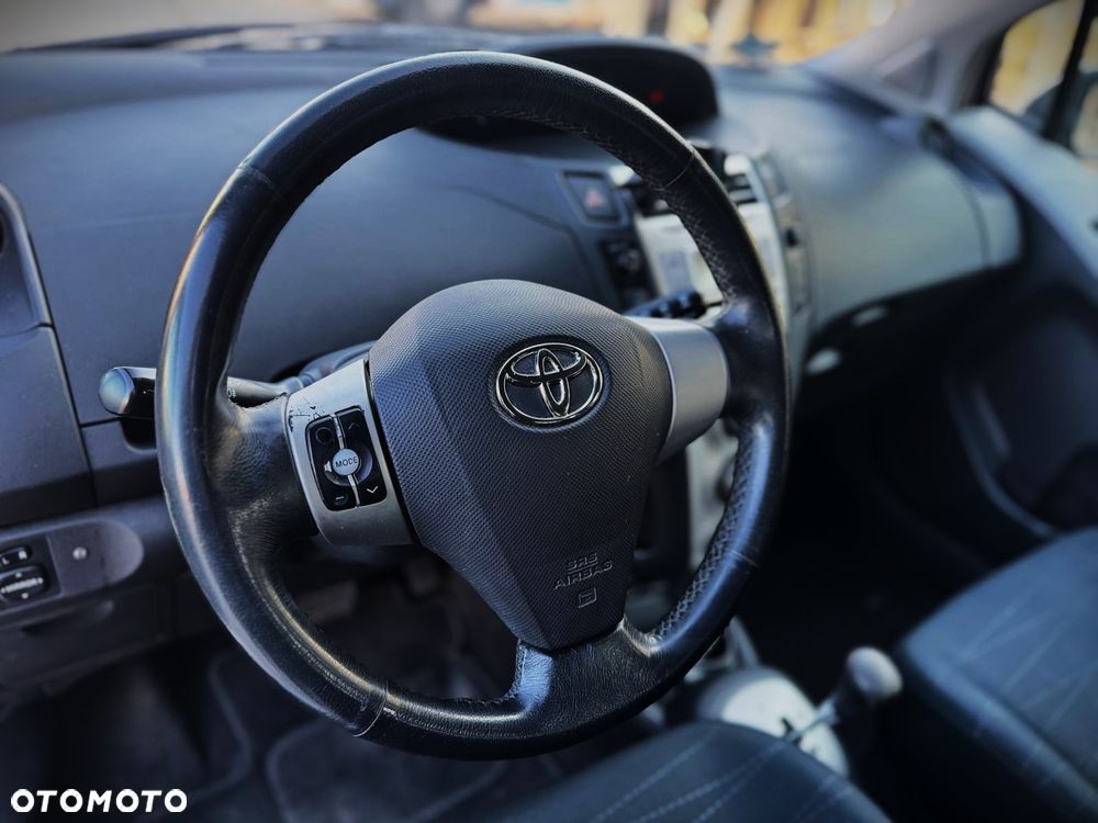 Toyota Yaris - 17