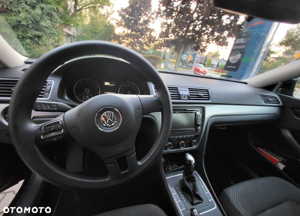 Volkswagen Passat - 11