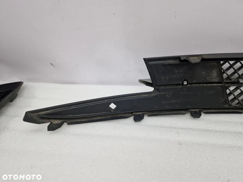 BMW E81 / E87 LIFT 06- KRATKA ŚRODKOWA ZDERZAKA PRZEDNIEGO PRZÓD , NR 51117182367 , NR AUKCJI KR59 - 7