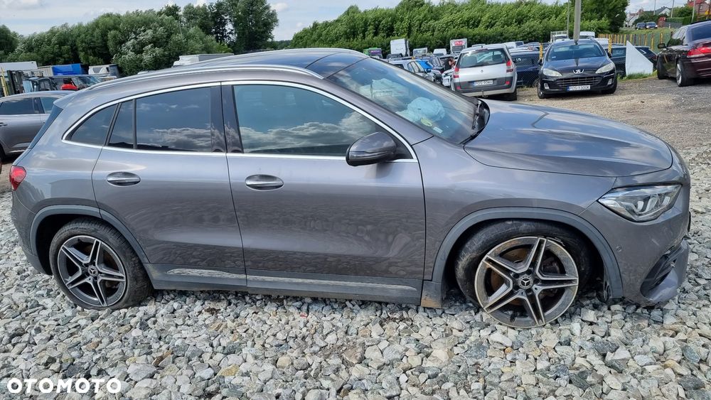 Mercedes-Benz GLA 220 d 4Matic 8G-DCT AMG Line - 4