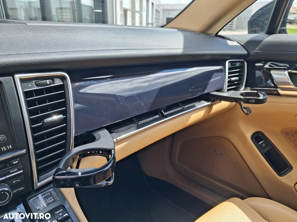 Porsche Panamera - 30