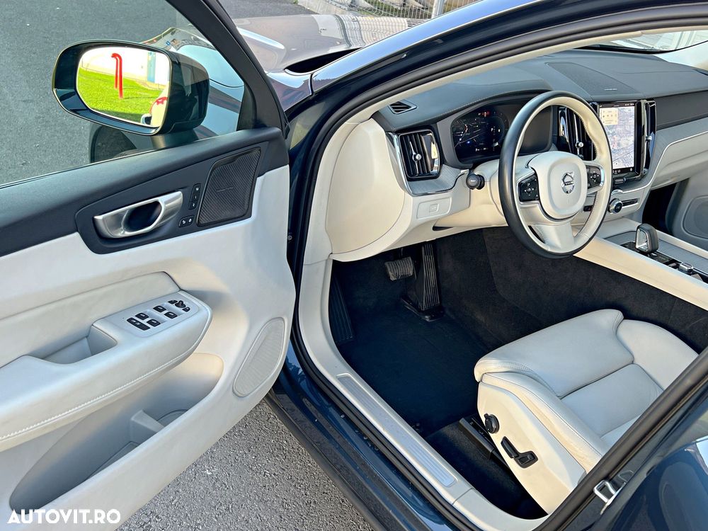 Volvo XC 60 B4 MHEV AT8 AWD R-Design - 14