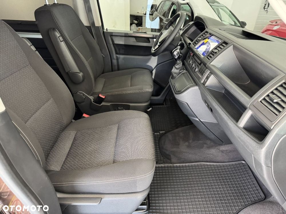 Volkswagen Multivan - 21
