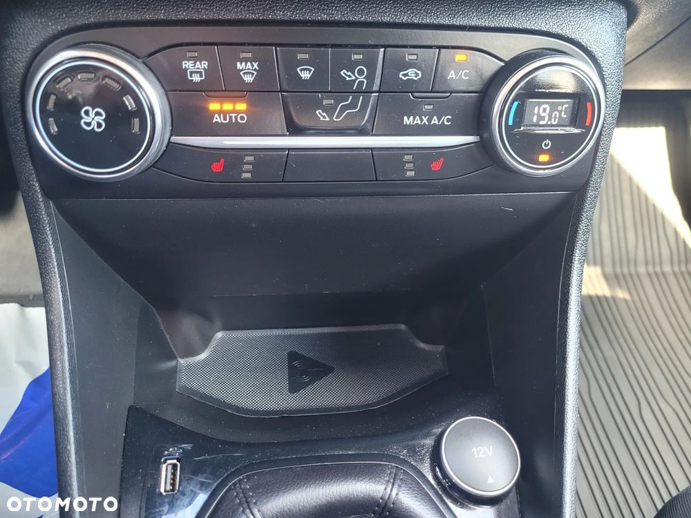 Ford Fiesta 1.1 S&S TITANIUM - 34