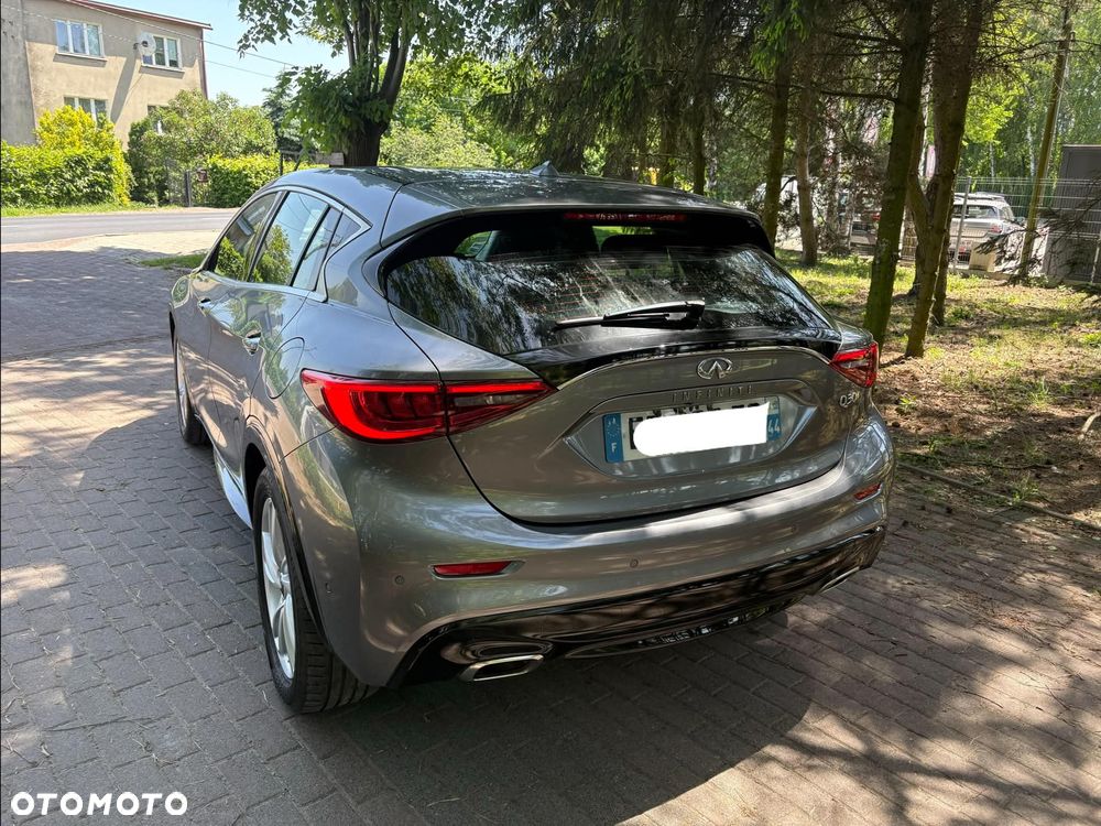 Infiniti Q30 - 5