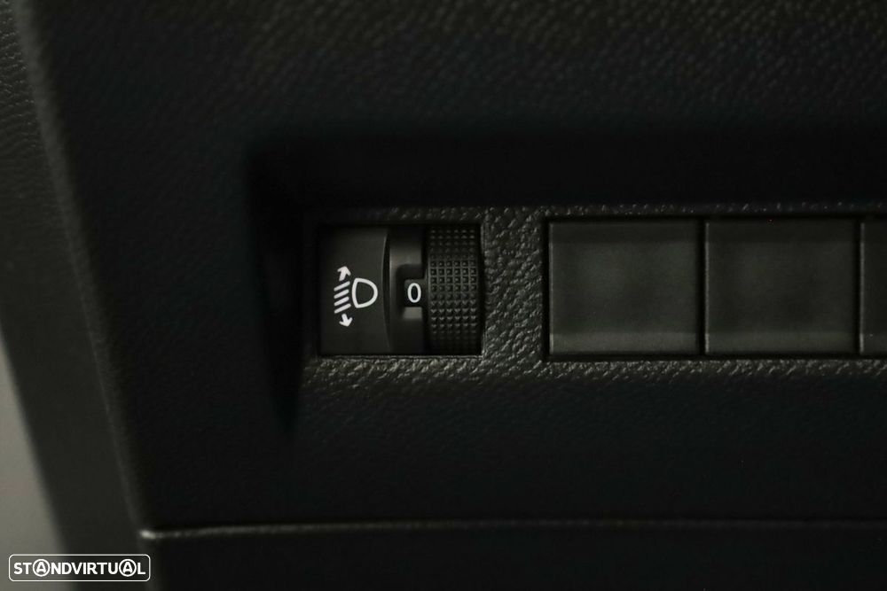 Peugeot 2008 1.2 PureTech Allure EAT8 - 21