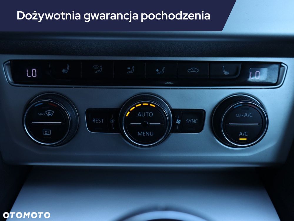 Volkswagen Passat - 21