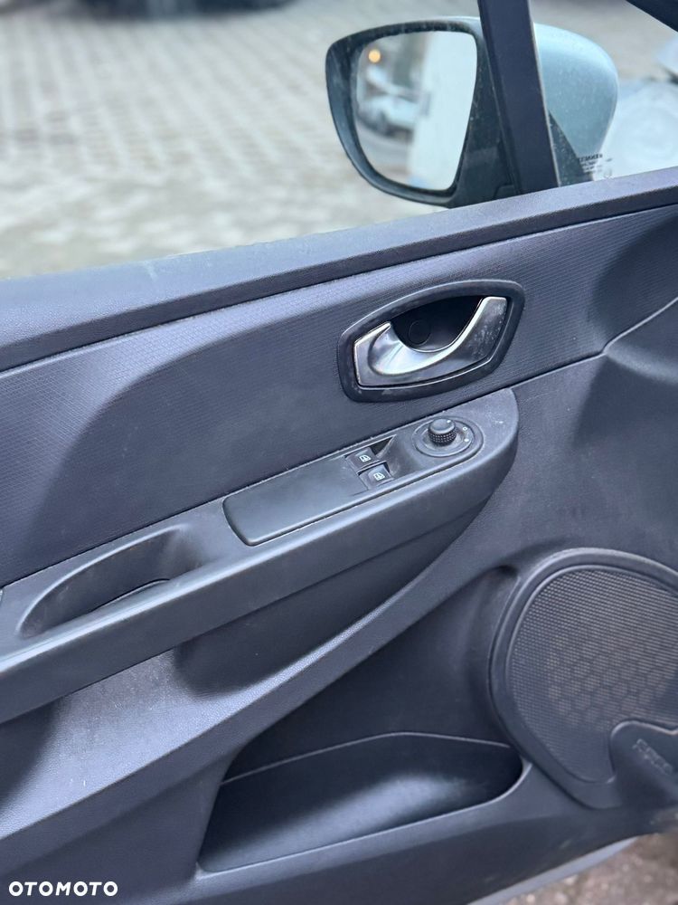 Renault Clio 1.2 16V 75 Experience - 11