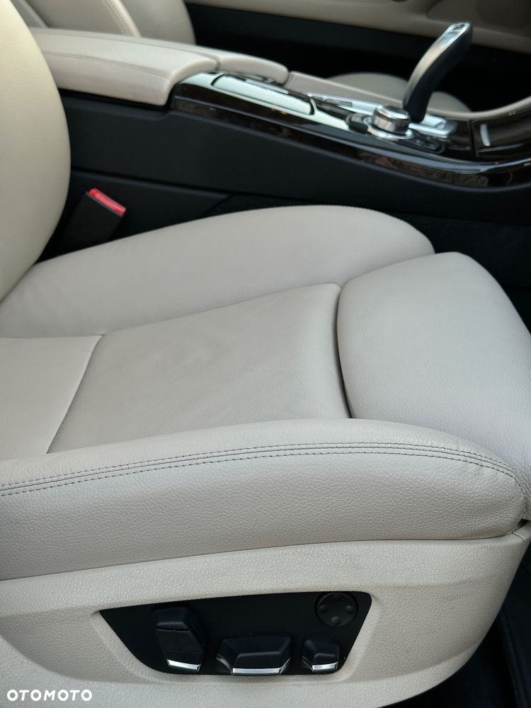 BMW Seria 5 528i xDrive Sport-Aut - 22