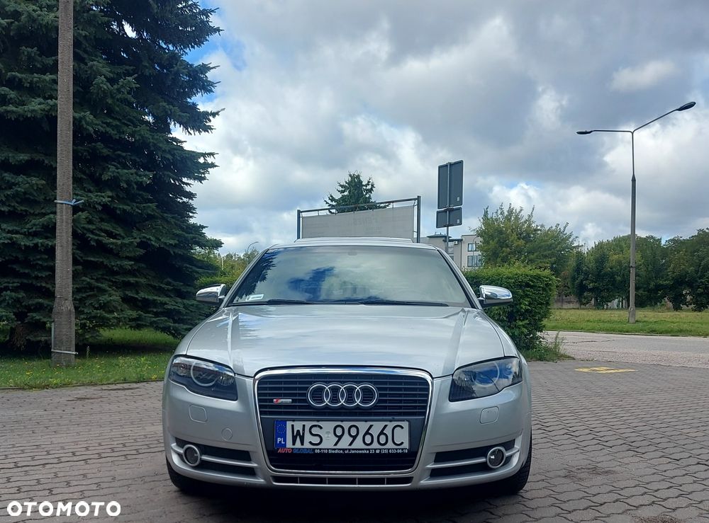 Audi A4 Limousine - 1