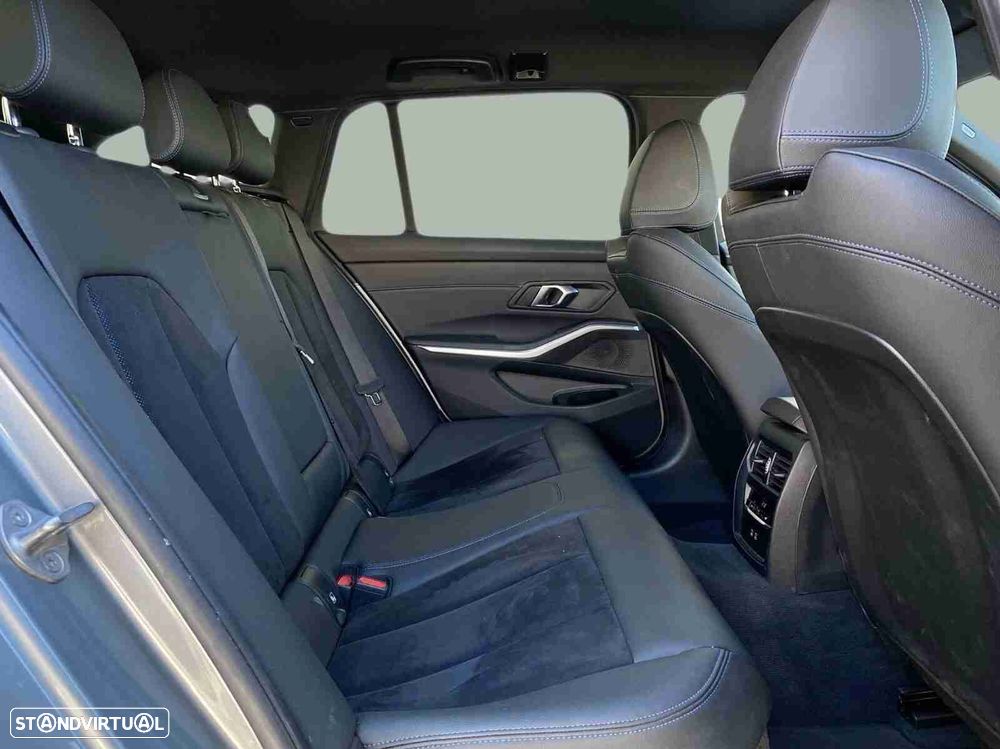 BMW 320 d Touring Pack Desportivo M Auto - 8