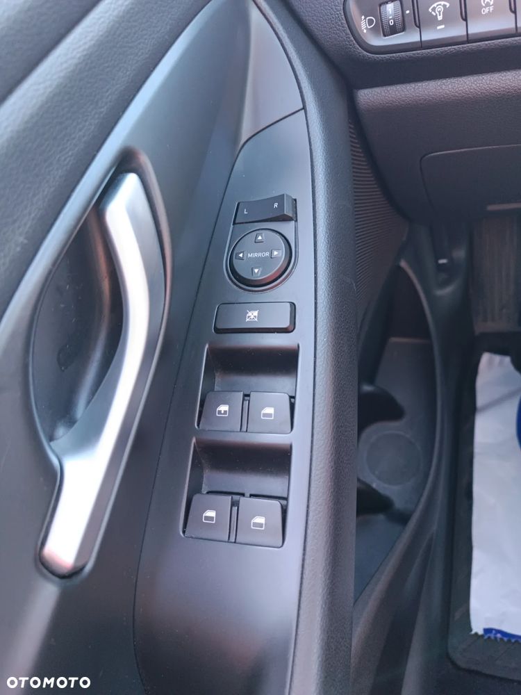 Hyundai i30 1.5 DPI Classic + - 13