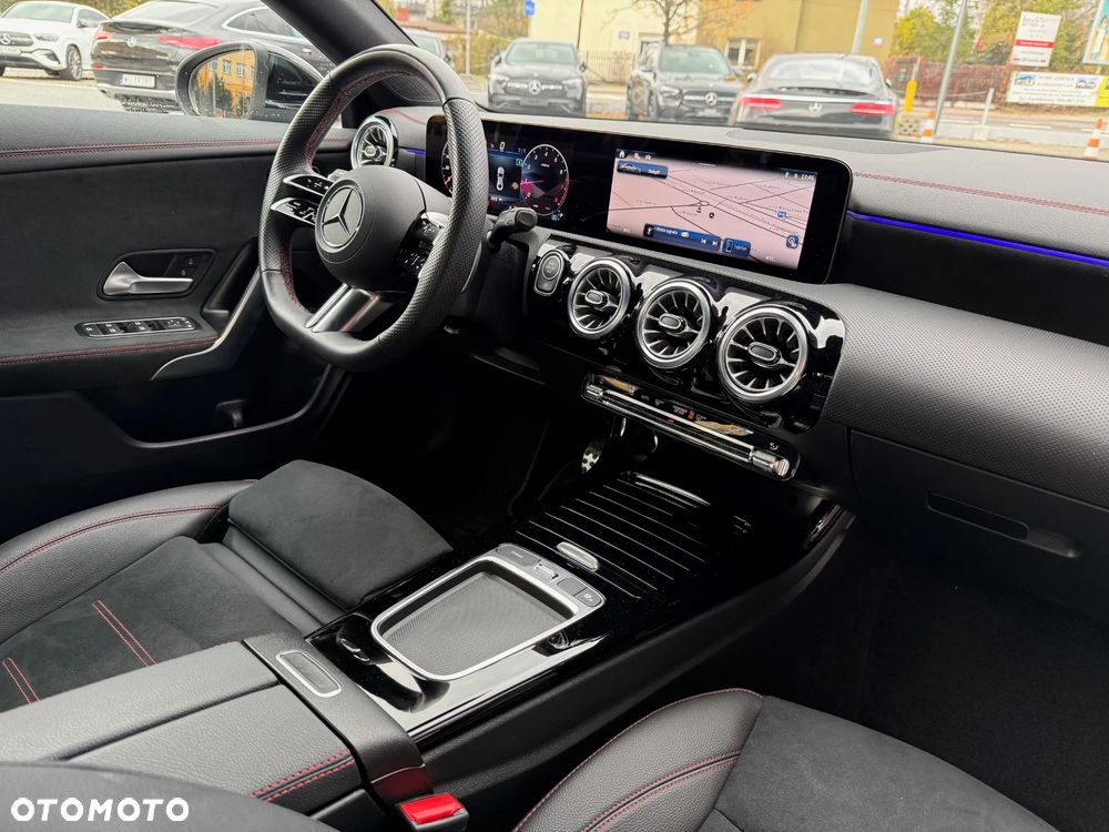 Mercedes-Benz CLA 200 7G-DCT AMG Line - 14