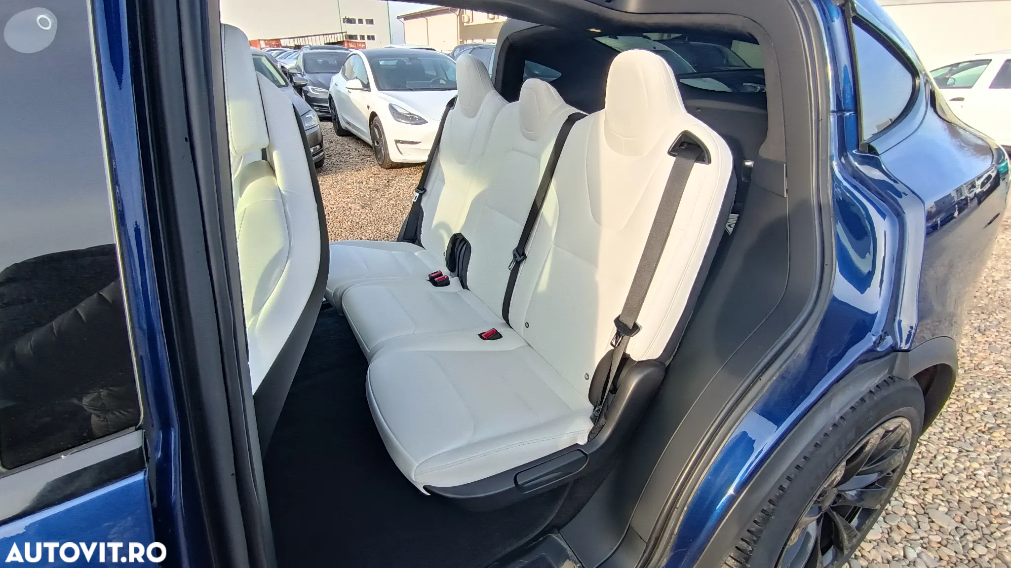 Tesla Model X - 19