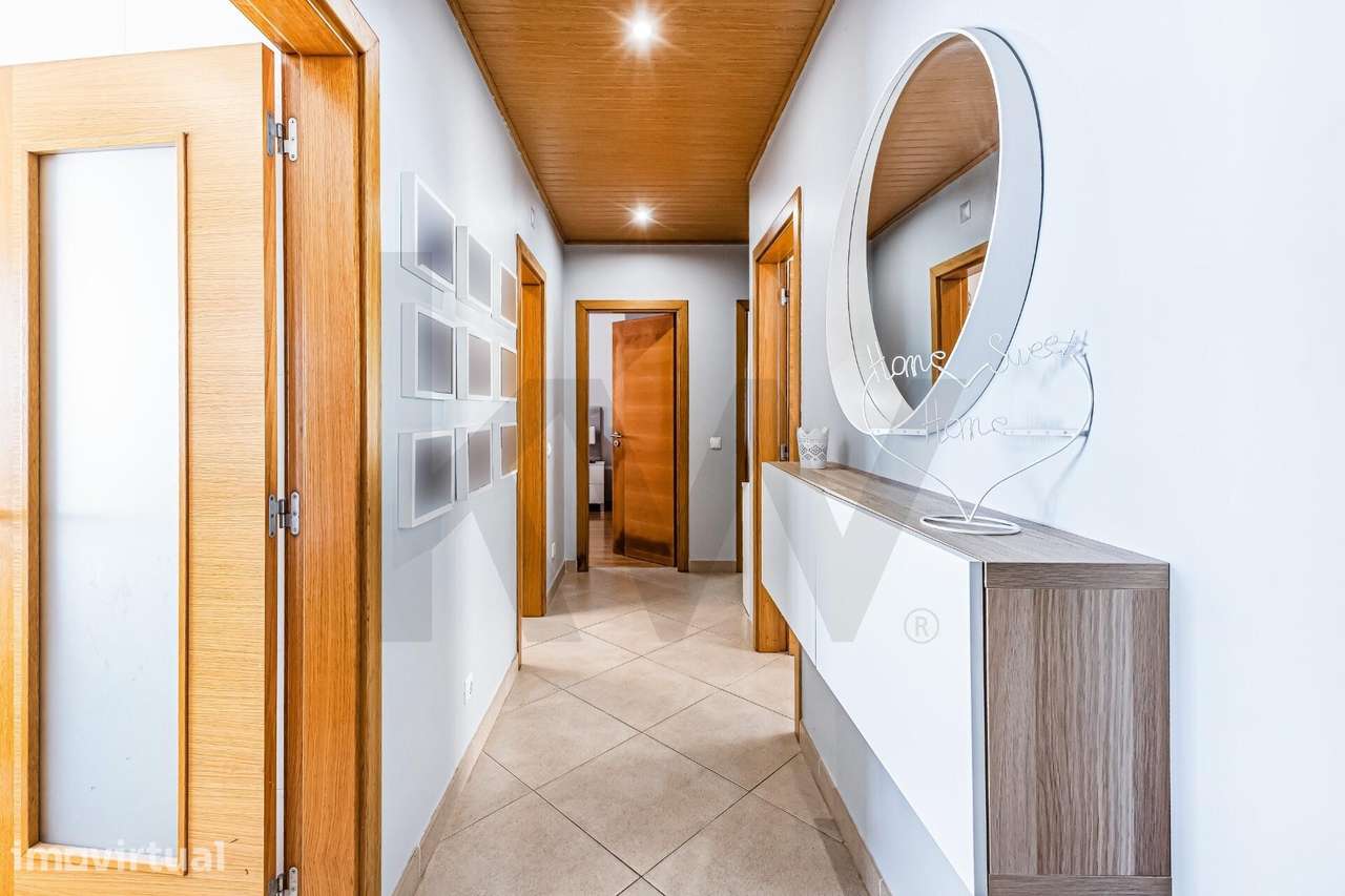 Apartamento T2 com 2 Casas de Banho e Lugar de Garagem em Alcantarilha - Grande imagem: 3/29