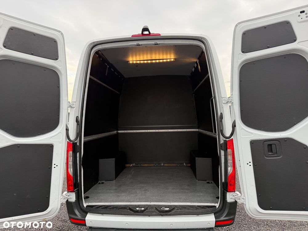 Mercedes-Benz Sprinter - 14