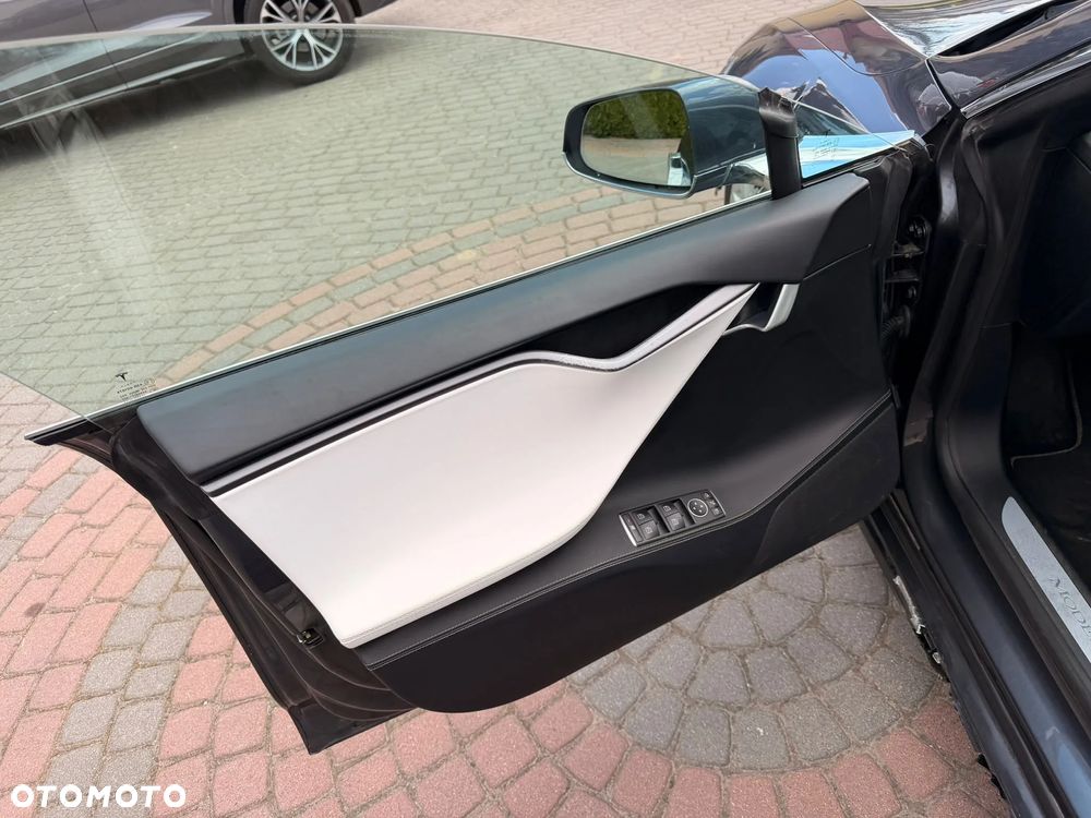 Tesla Model S - 17