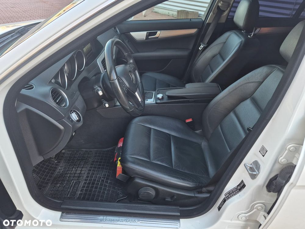 Mercedes-Benz Klasa C 350 CDI DPF (BlueEFFICIENCY) 7G-TRONIC Avantgarde - 23
