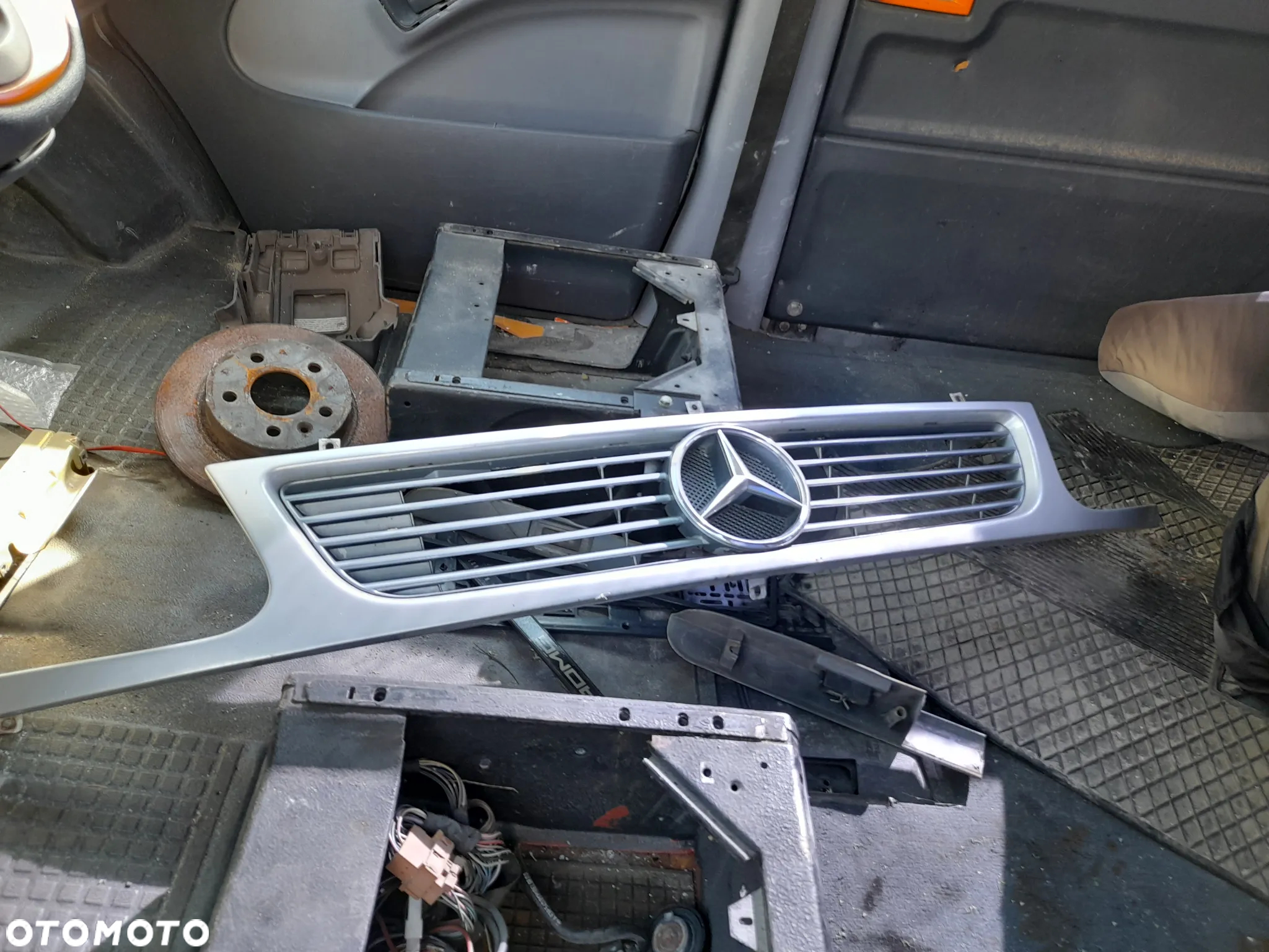 MERCEDES VITO W638 ATRAPA GRILL - 2